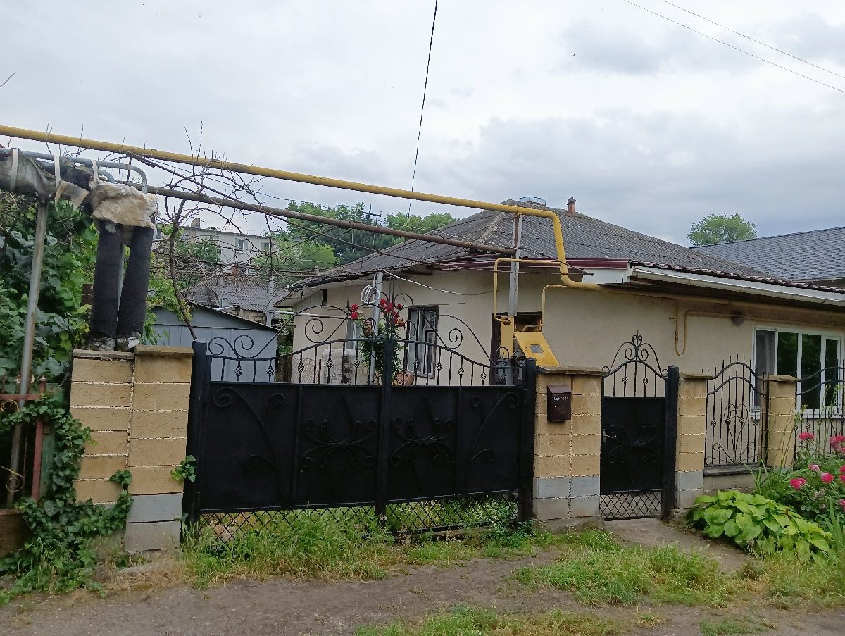 Продаю половину дома.Город Бельцы улица Одесская 12 а. фото 0