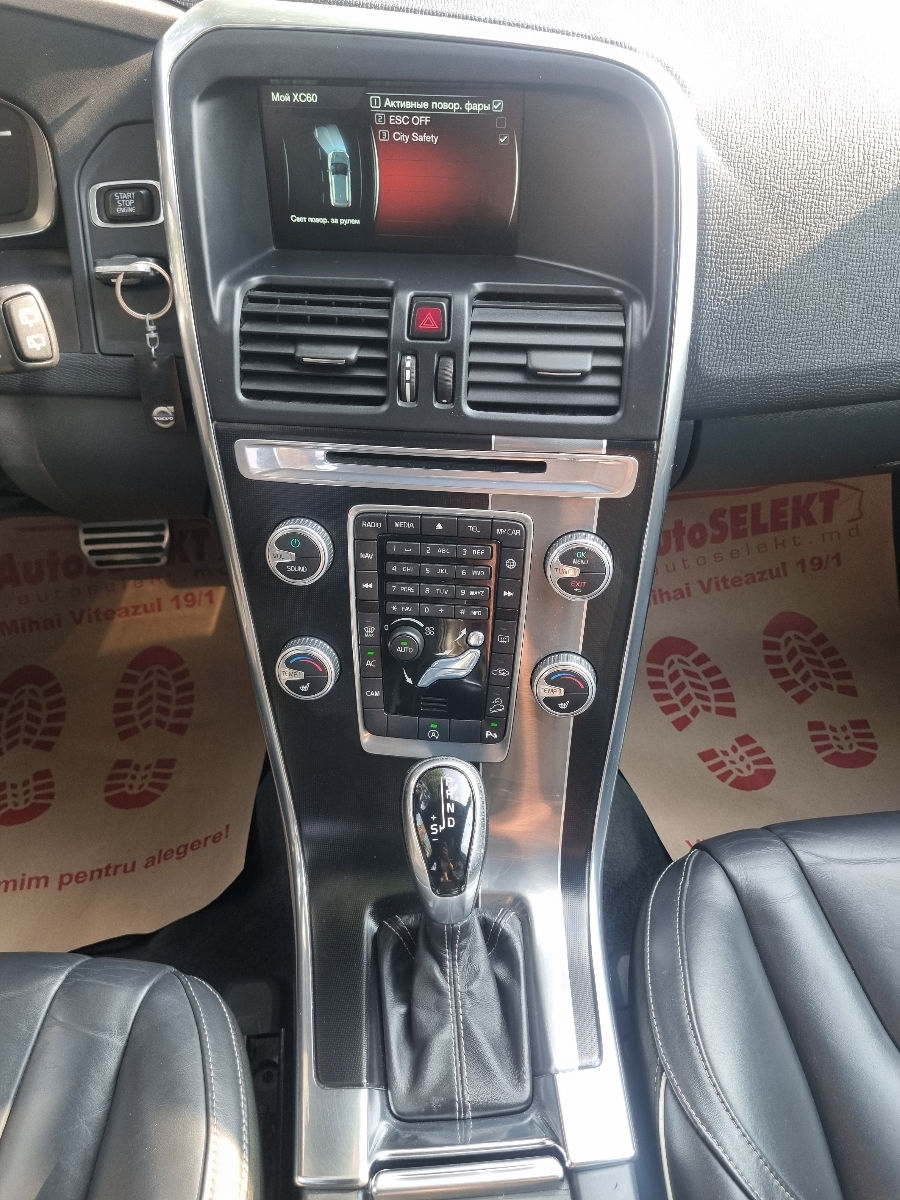 Volvo XC60 2016 photo 12