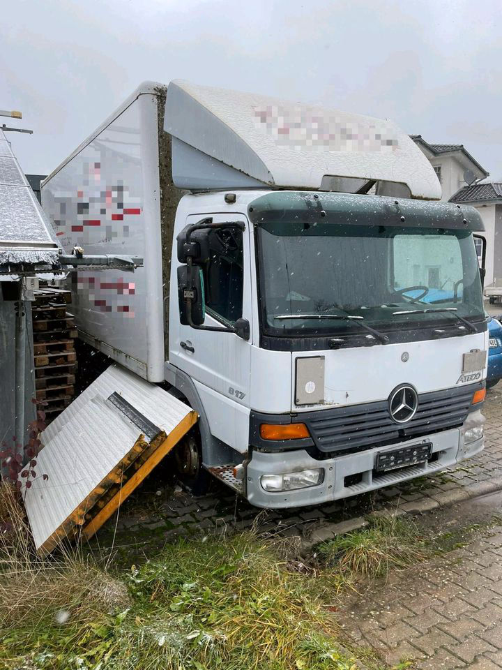 Mercedes 817