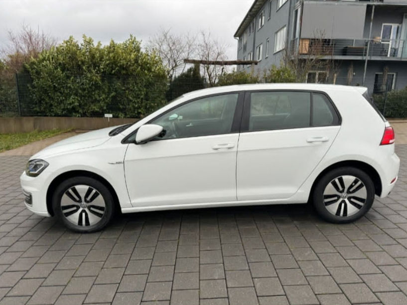 Volkswagen Golf foto 1