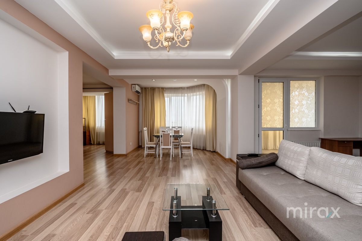 Apartament cu 3 camere, 150 m², Buiucani, Chișinău foto 2