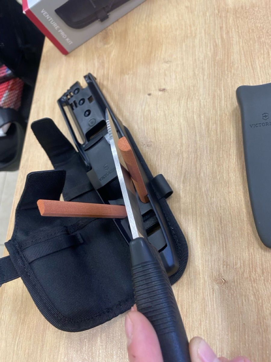 Нож Victorinox Venture Pro + Venture Pro Kit фото 8