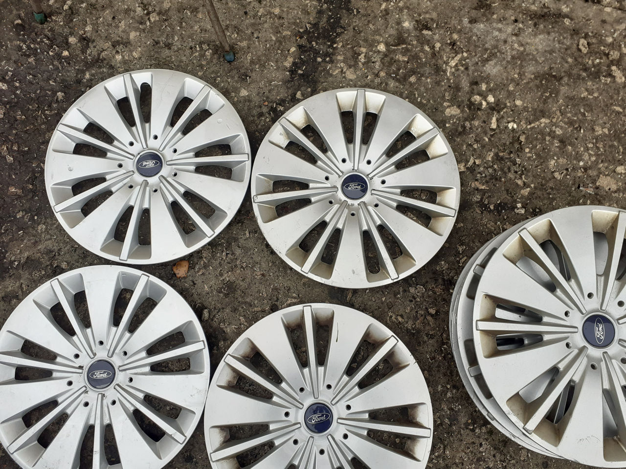 Колпаки + диски -оригинал Ford -- r16.