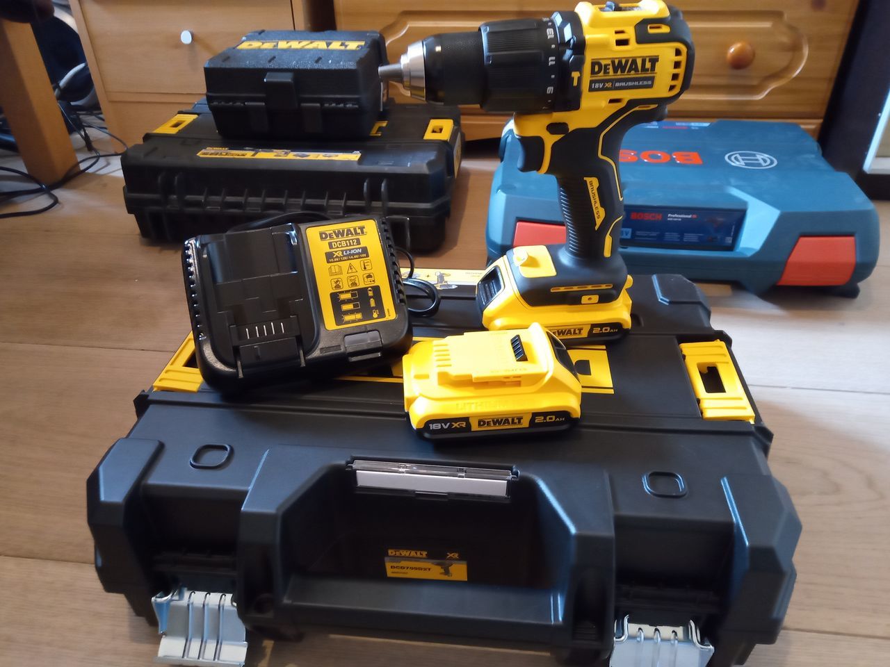 Безщеточная ударная дрель-шуруповёрт DeWalt