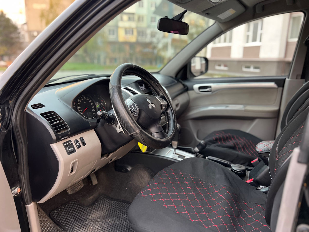Mitsubishi Pajero Sport foto 8
