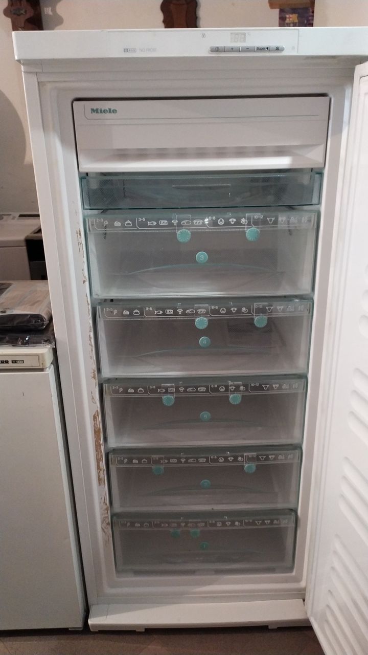 Miele-морозилка no frost на 200 л из Германии