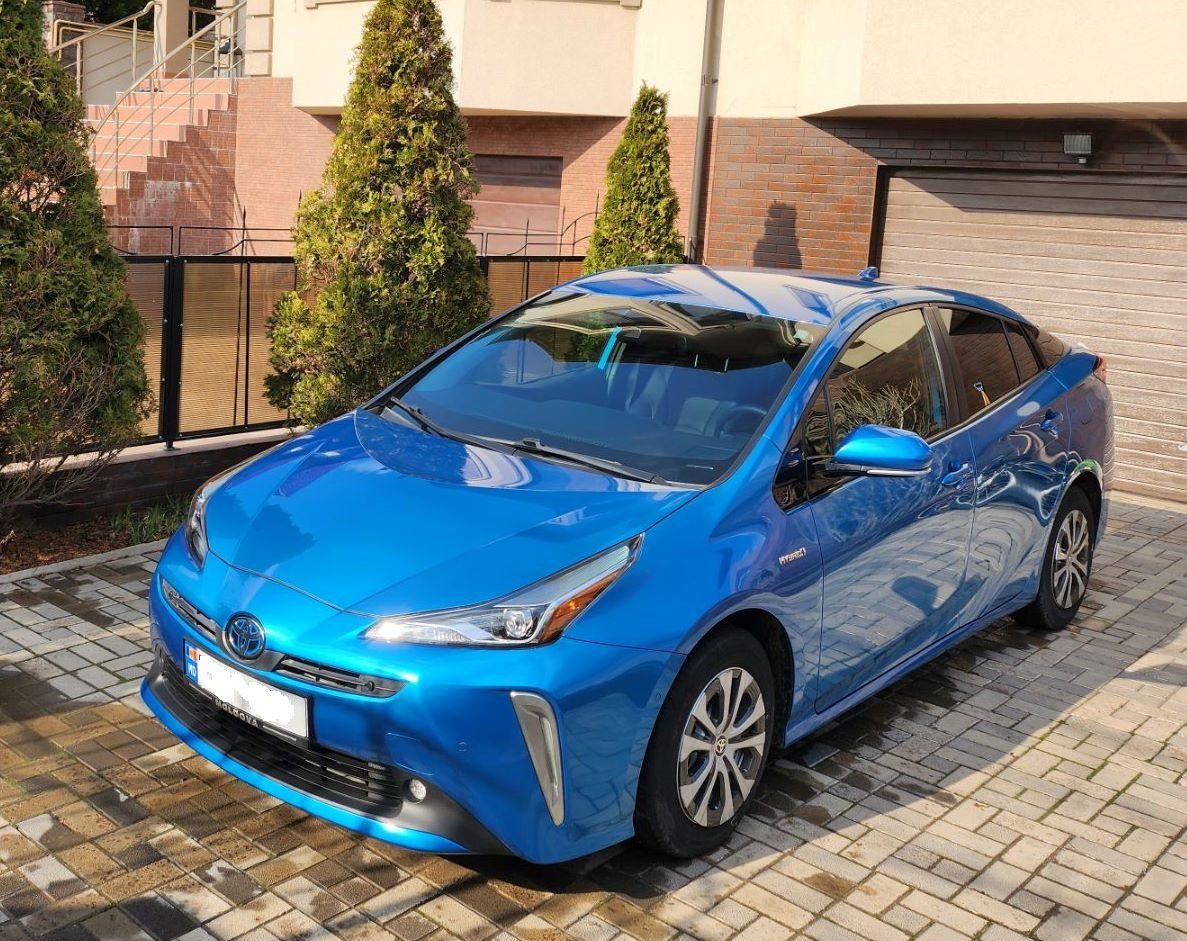 Toyota Prius фото 0