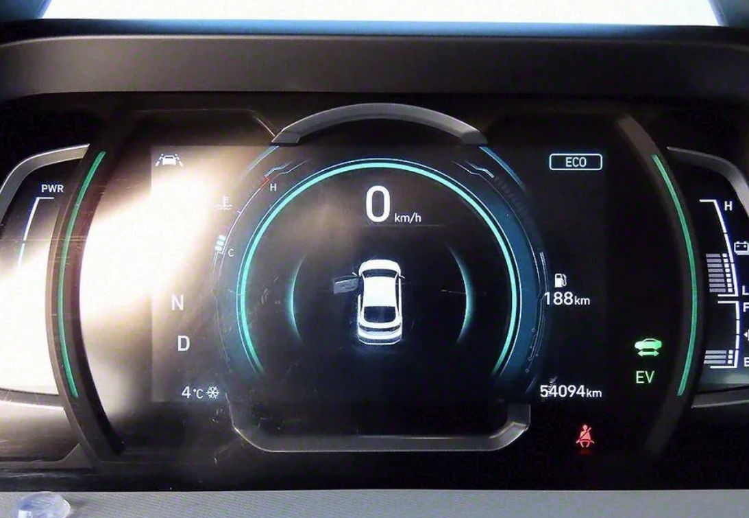 Hyundai IONIQ фото 3