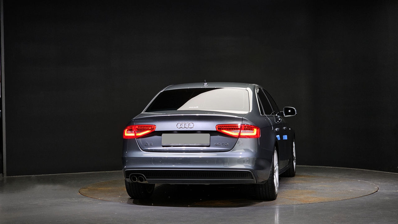 Audi A4 фото 3
