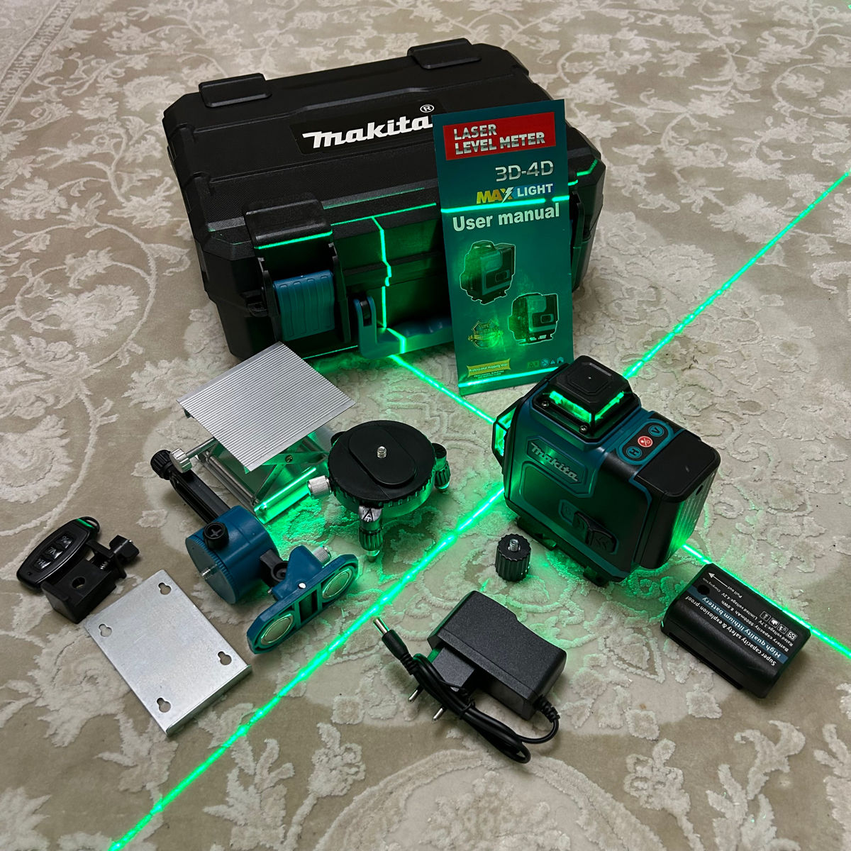 Laser 4D Makita 16 linii + case + magnet + 2 acumulatoare + telecomandă ...