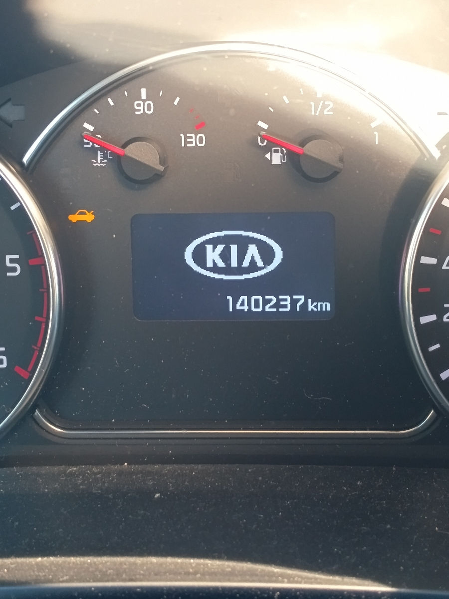 KIA Carens 2018 г. с пробегом 140237 км, Дизель, 3500 €