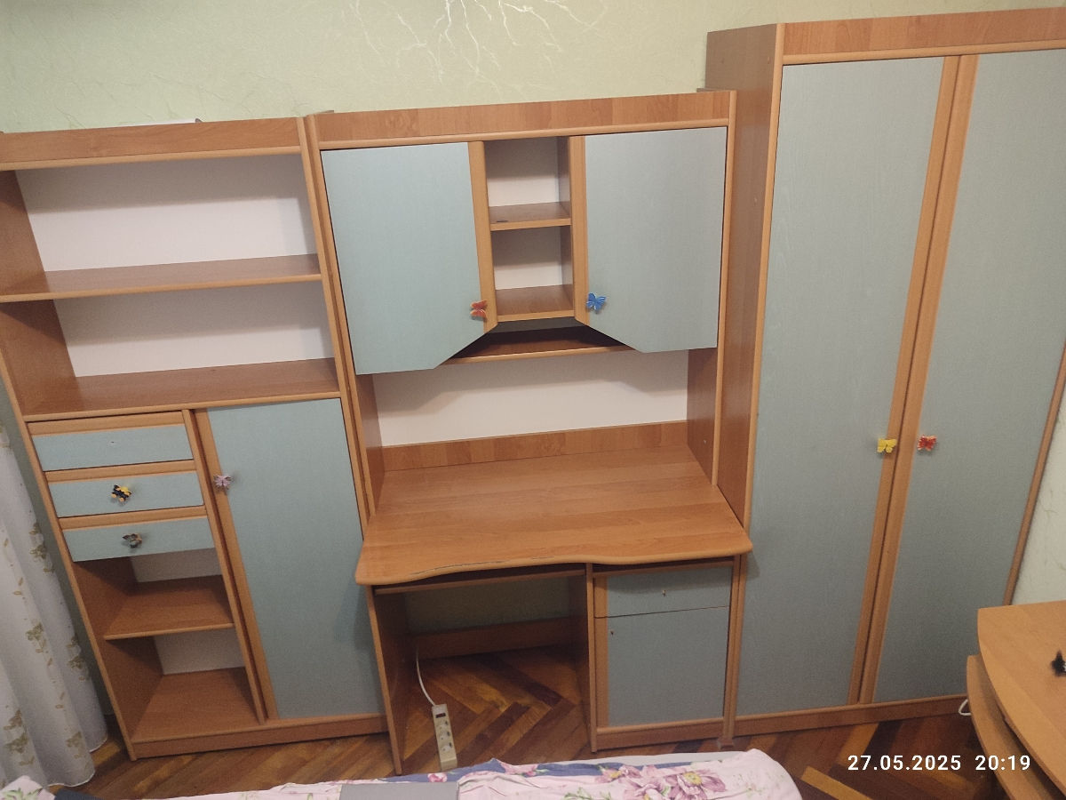 Шкафы со встроенным столом для детской комнаты  foto 0