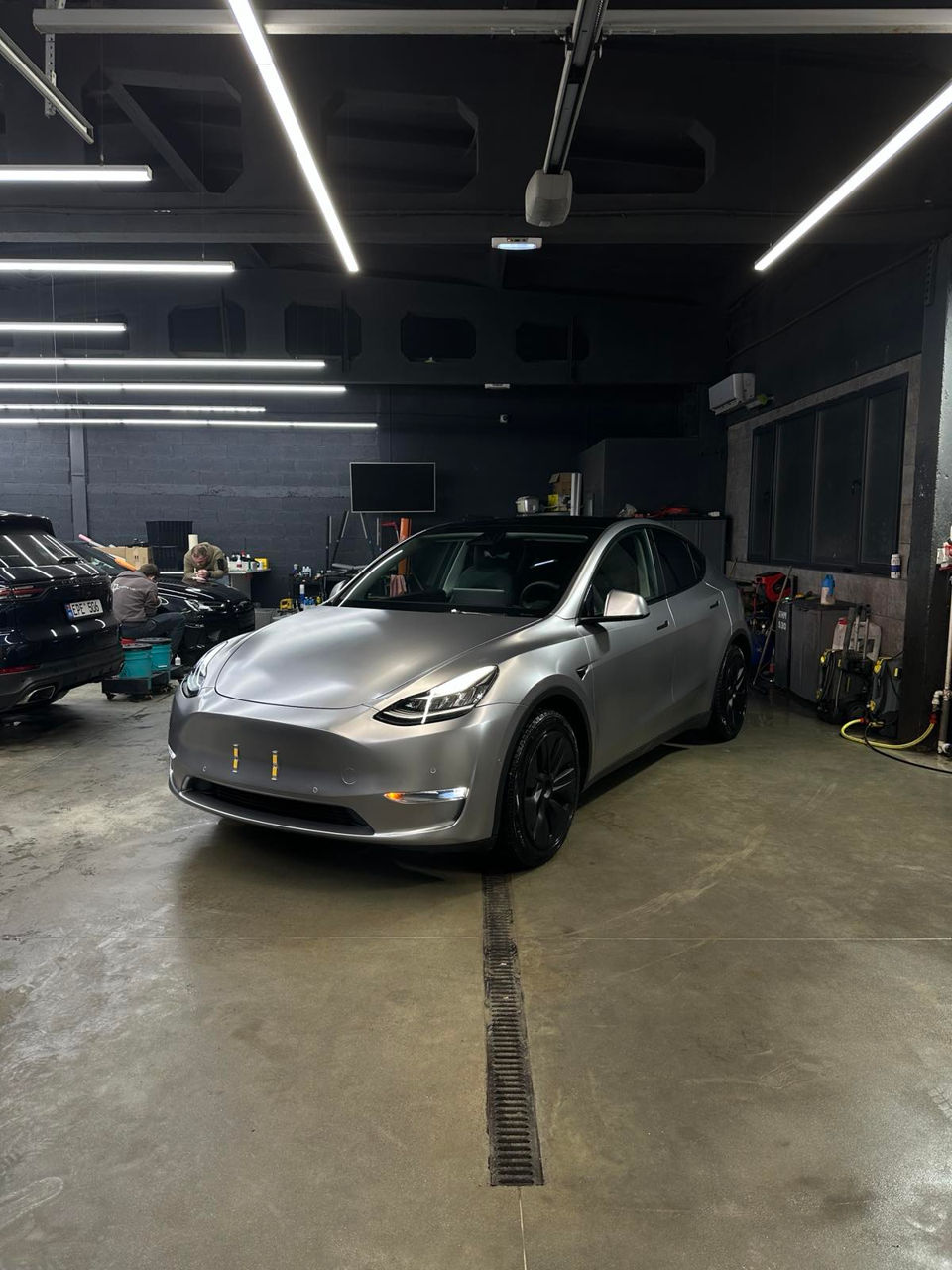 Tesla Model Y foto 2