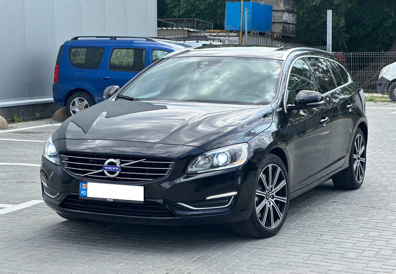 Volvo V60 фото 0