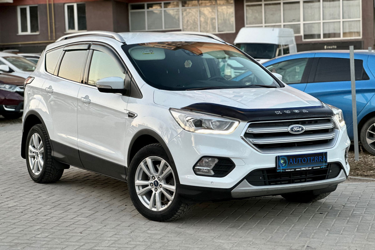 Ford Kuga foto 1