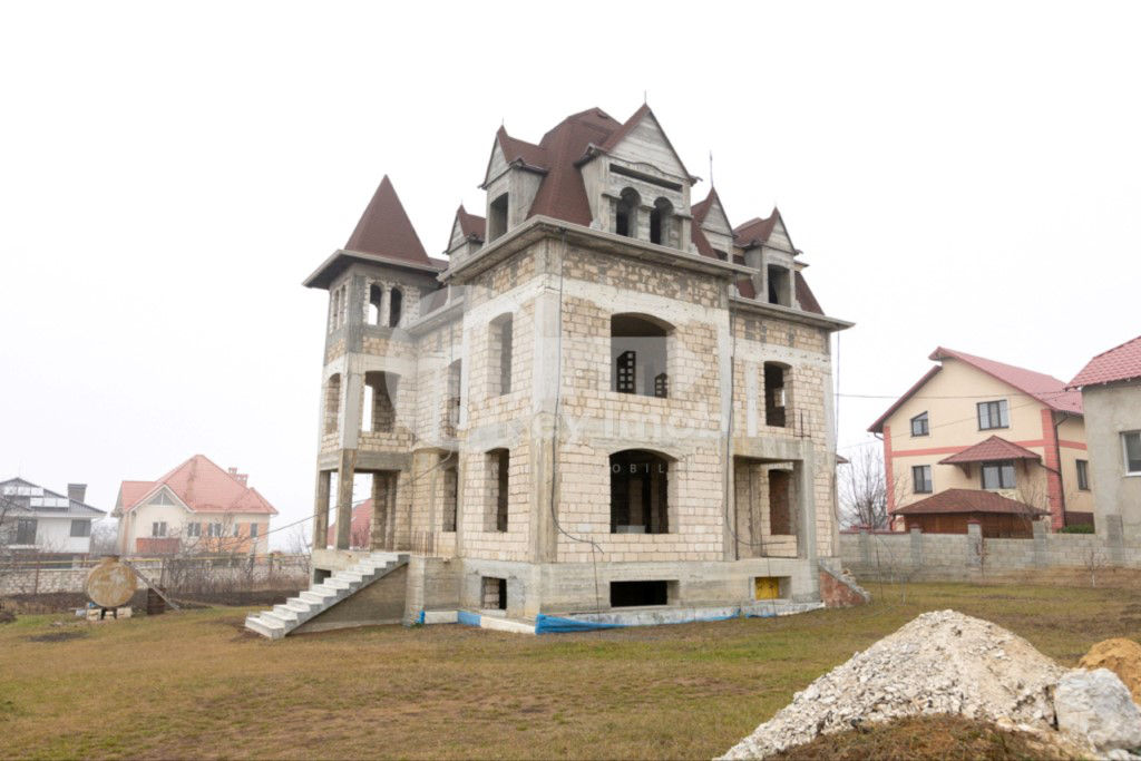 Casă cu 4 nivele, 580 mp + 18 ari, Dumbrava, 534000 € foto 0