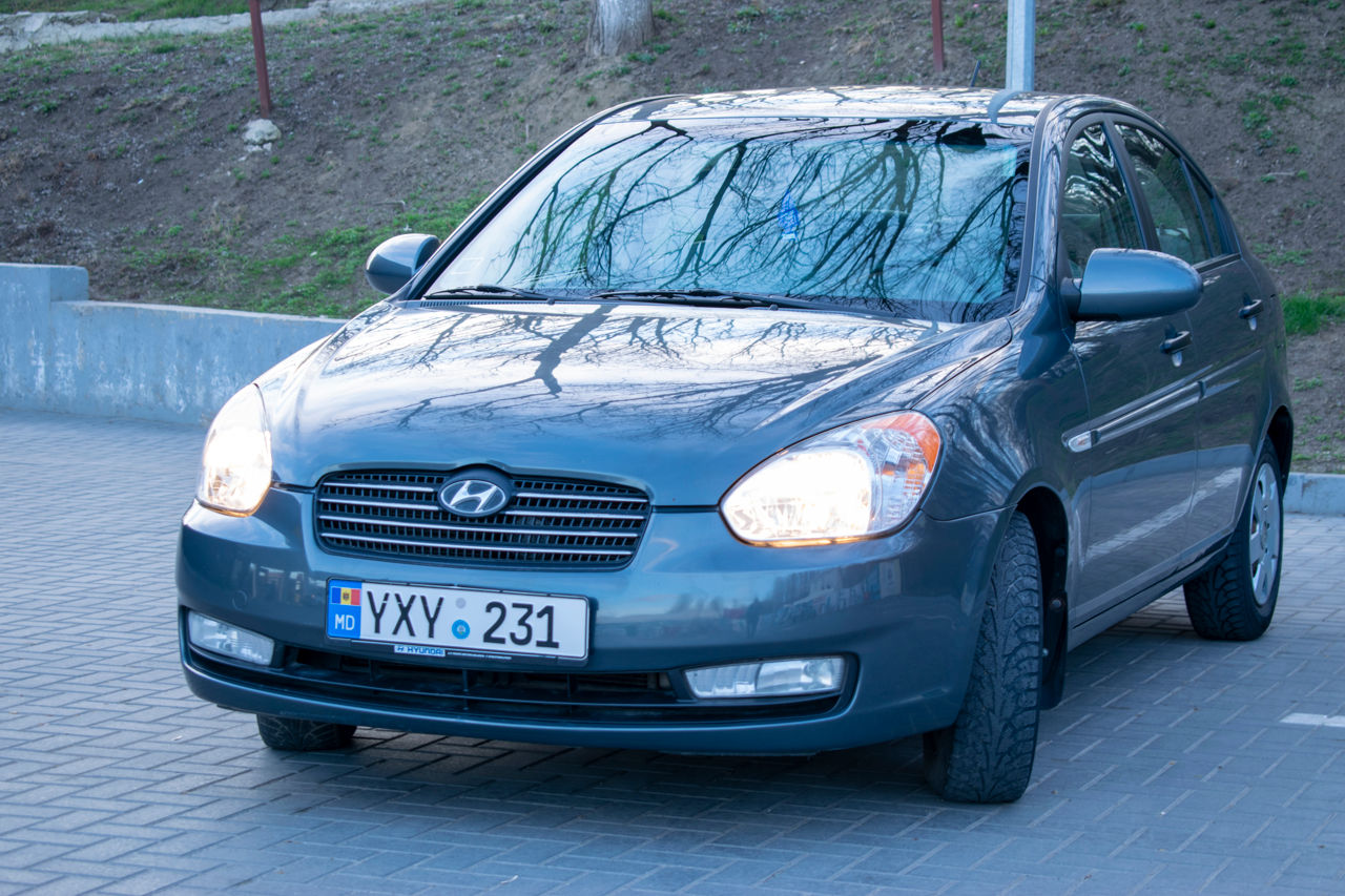 Hyundai Accent foto 9