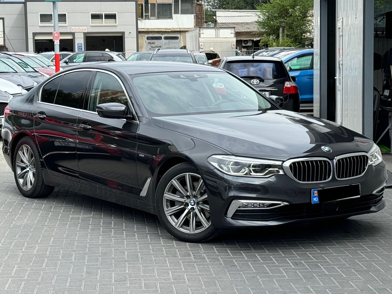 BMW 5 Series foto 0