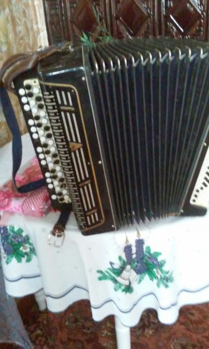 Баян