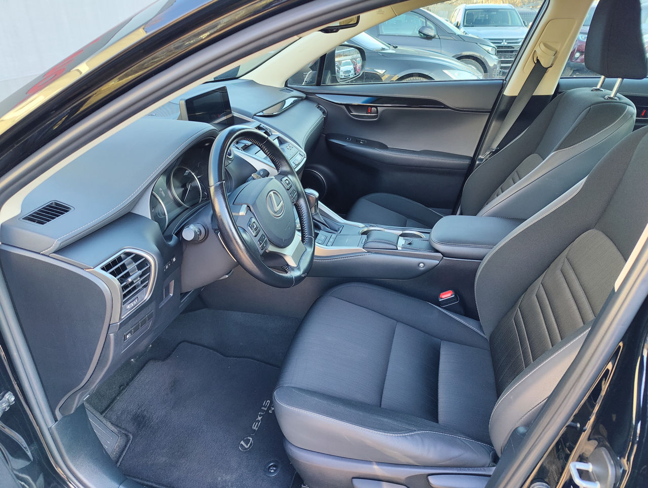 Lexus NX Series фото 8