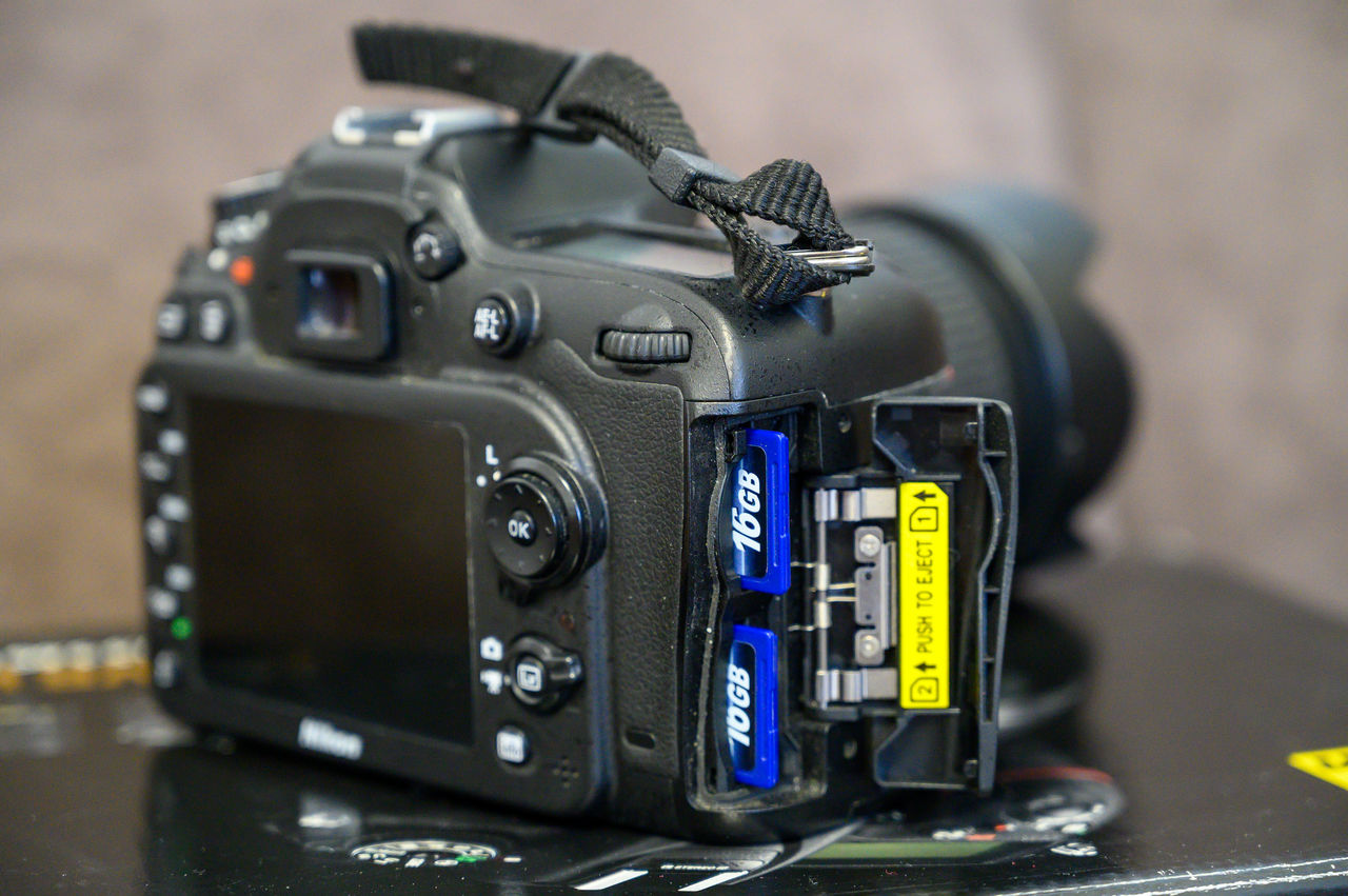 Nikon D7100 + Obiectiv Nikkor 18-105 VR