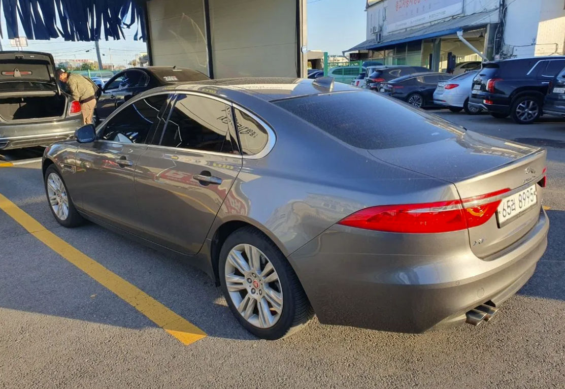 Jaguar Xf foto 1