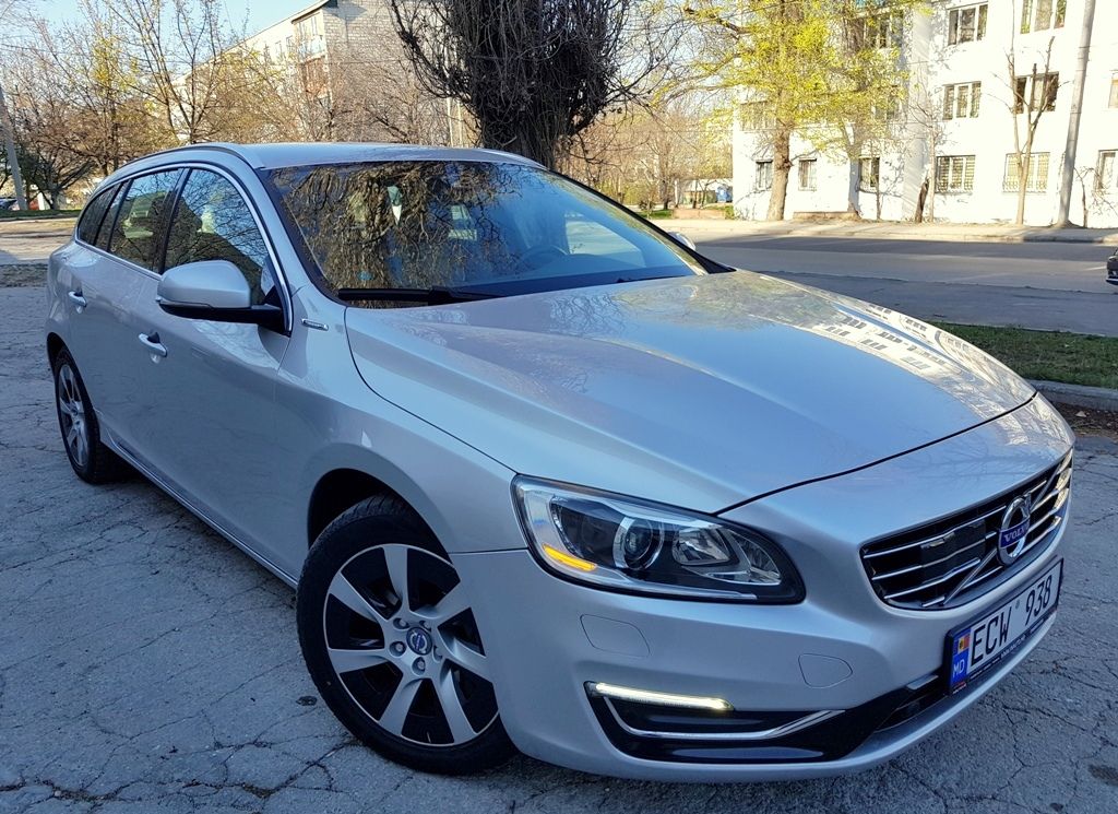 Volvo v60 фото