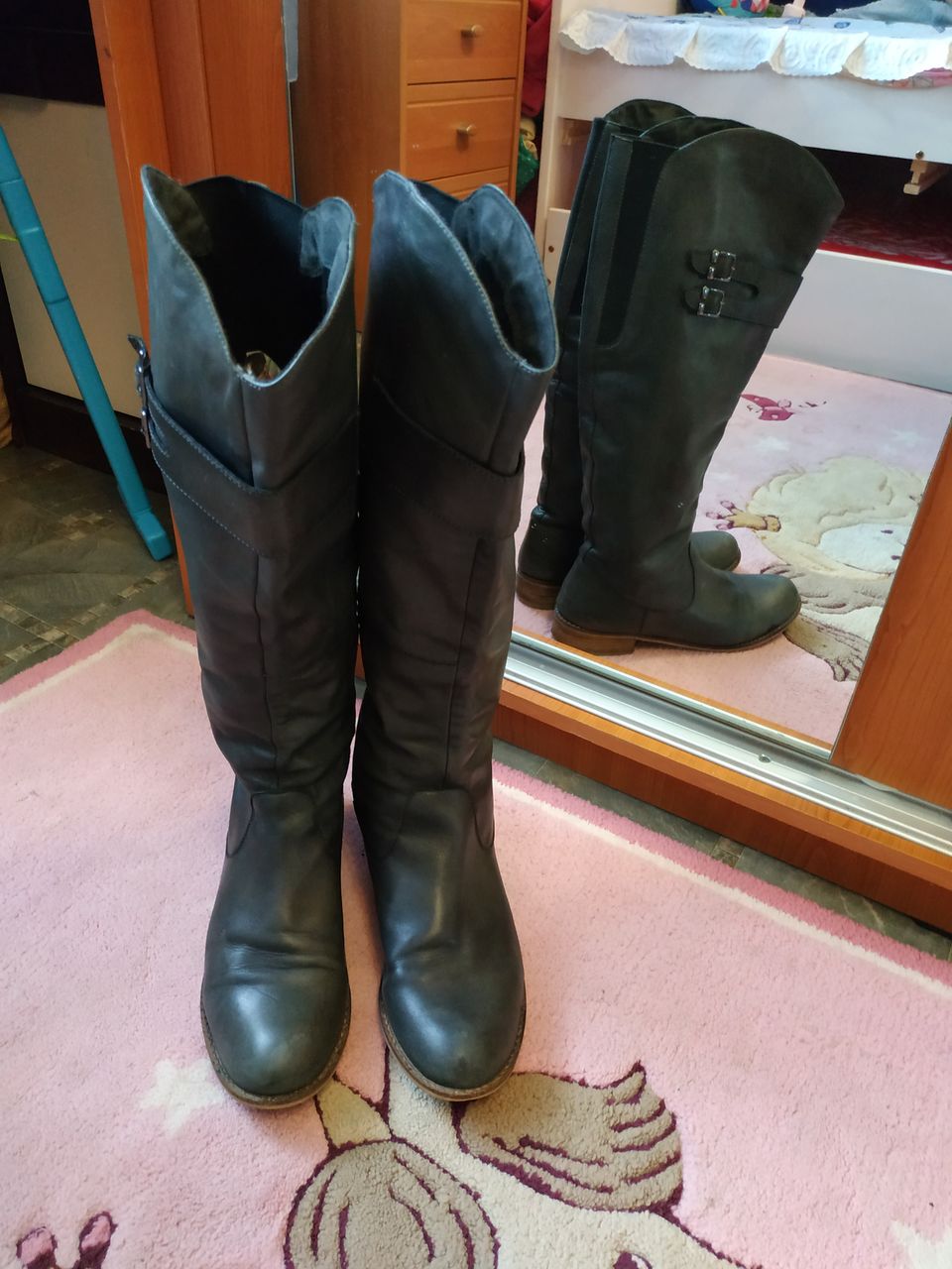 фирменная обувь по отличной цене.