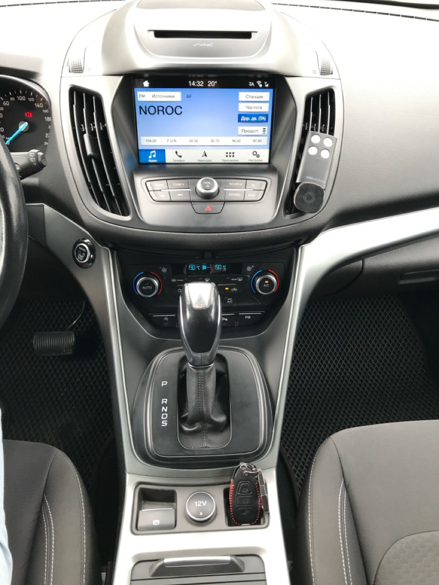 Ford Kuga foto 2