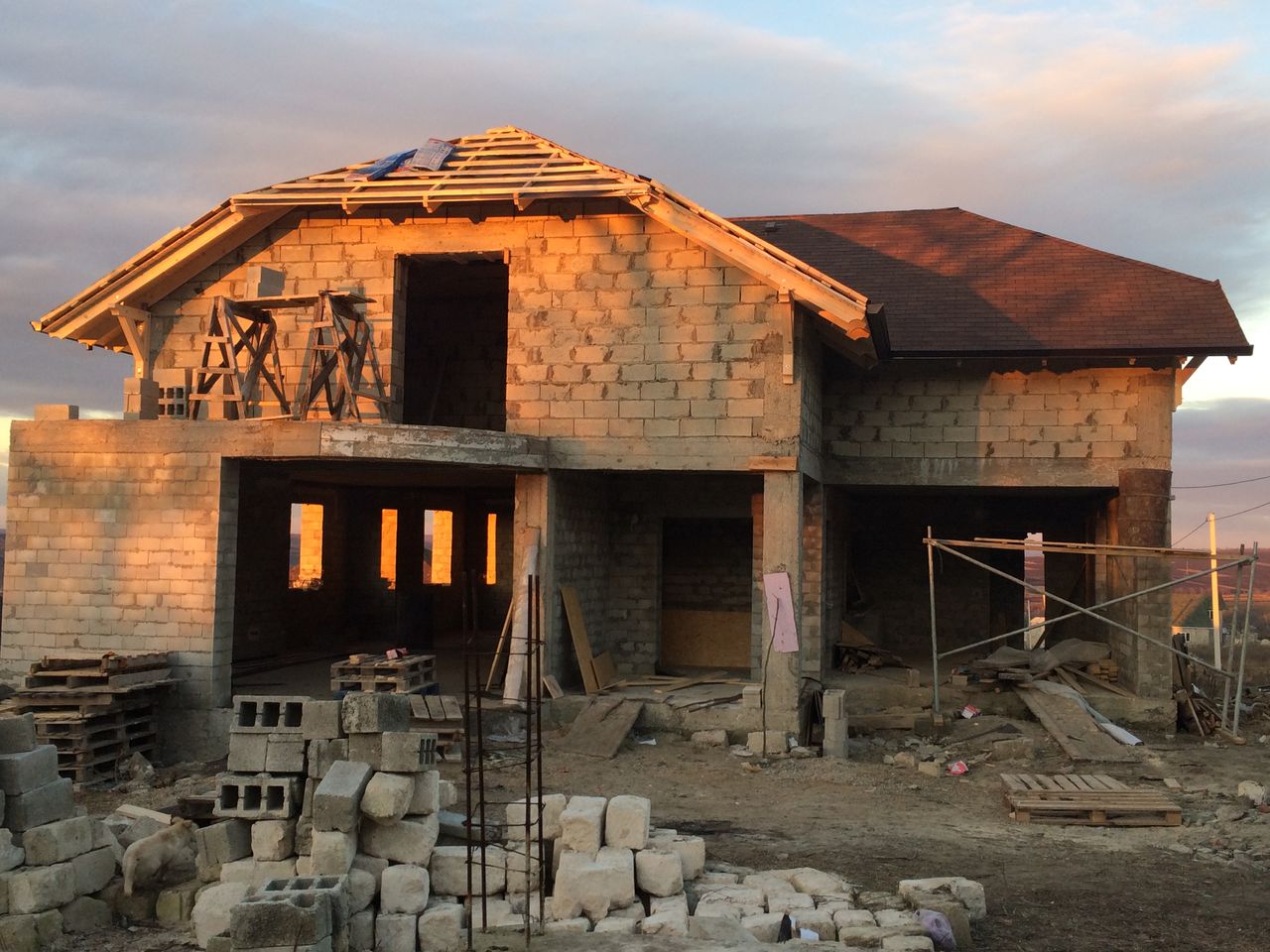 Construim acoperisuri moderne  pe placul tau foto 5