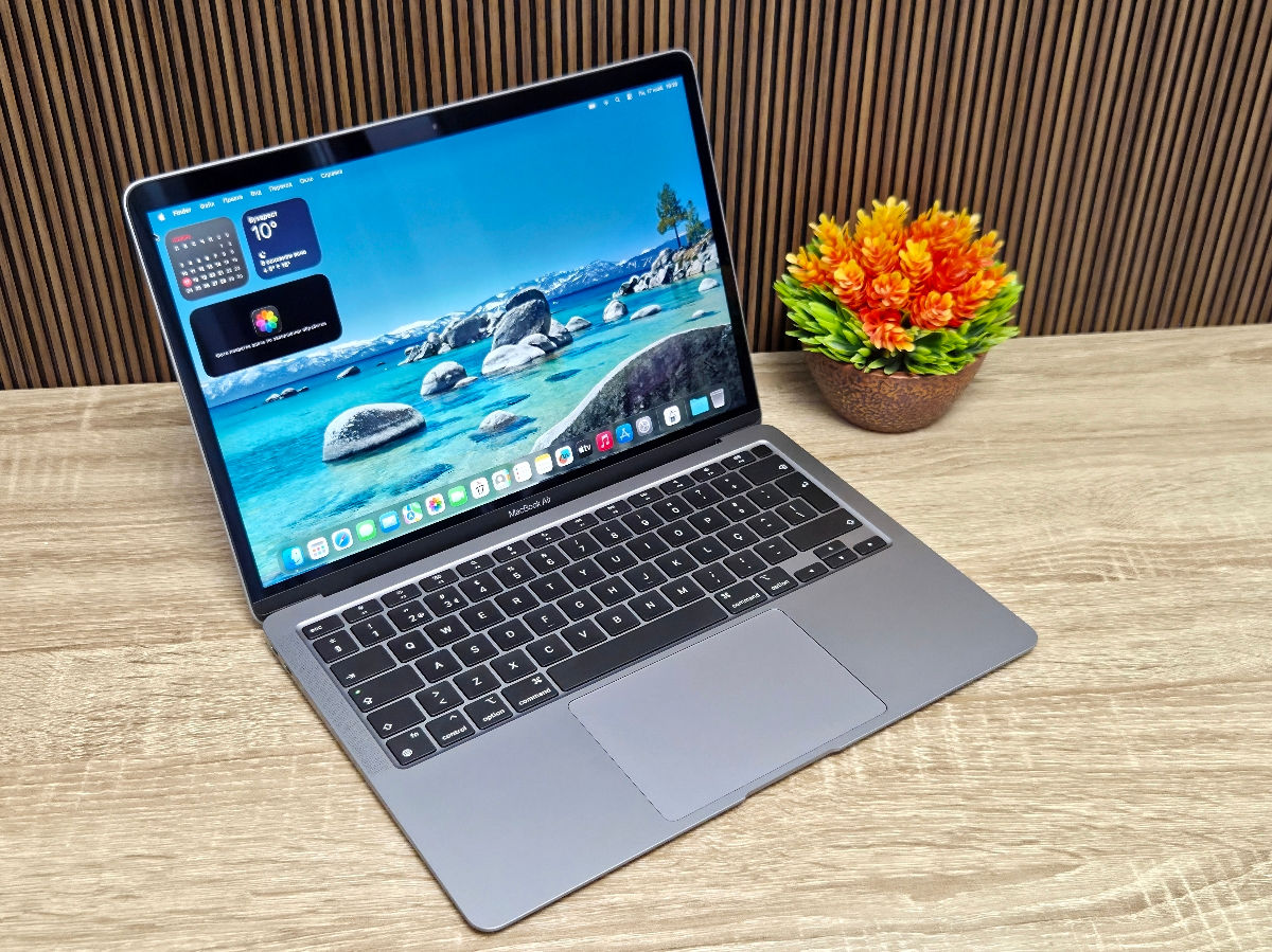 MacBookAir　2020　M1 8GB 256GB MacBook Air 13″ 2020, procesor Apple M1, 8 Cores, 8 GB, 7 core GPU
