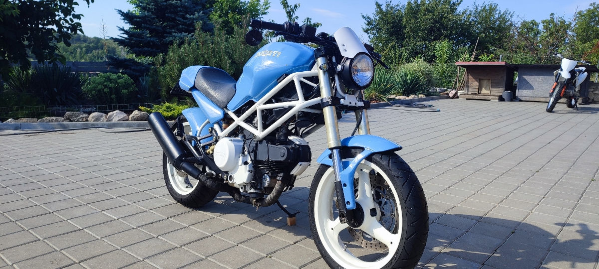 Ducati Monster 600 foto 1