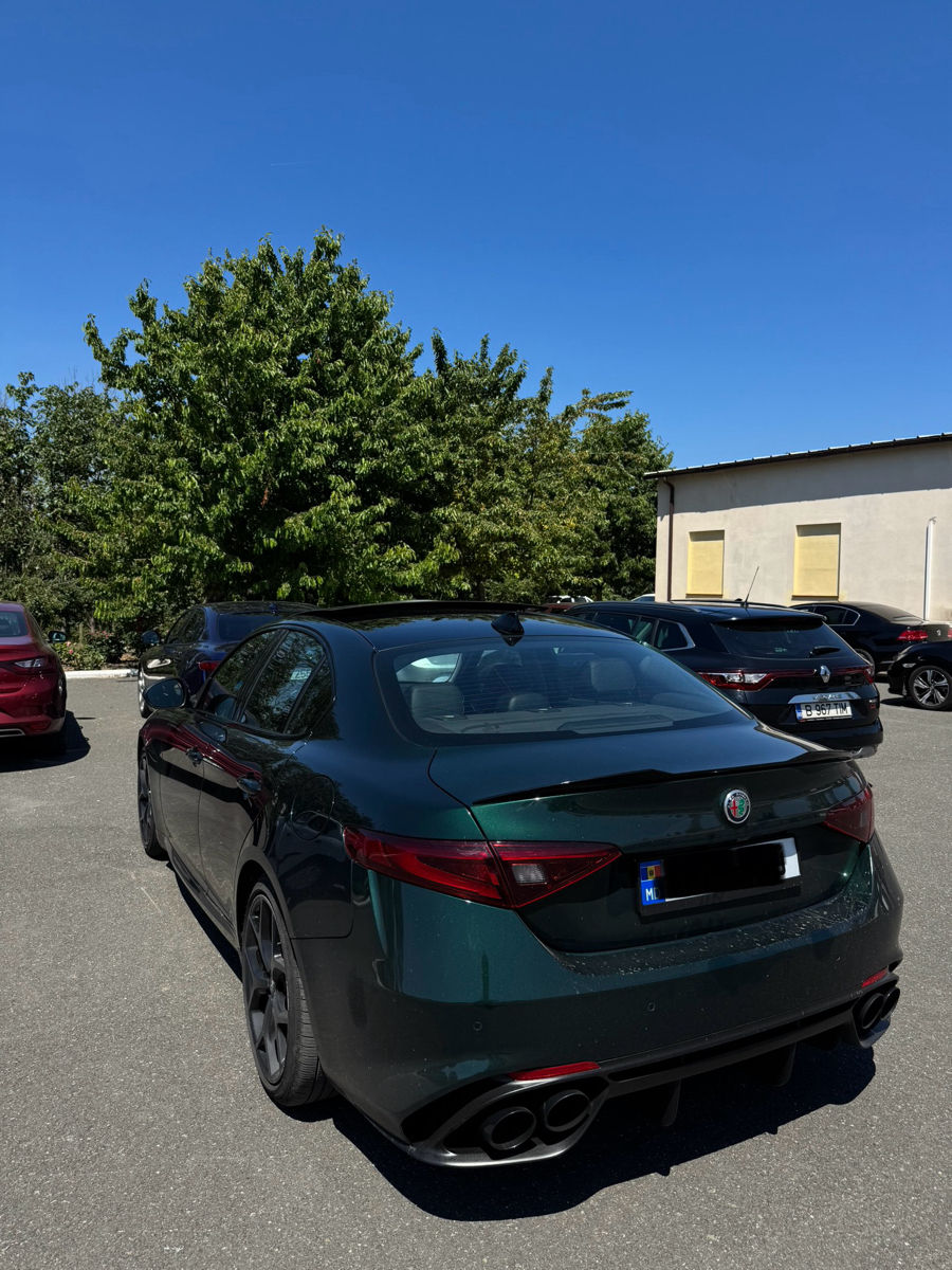 Alfa Romeo Giulia foto 3