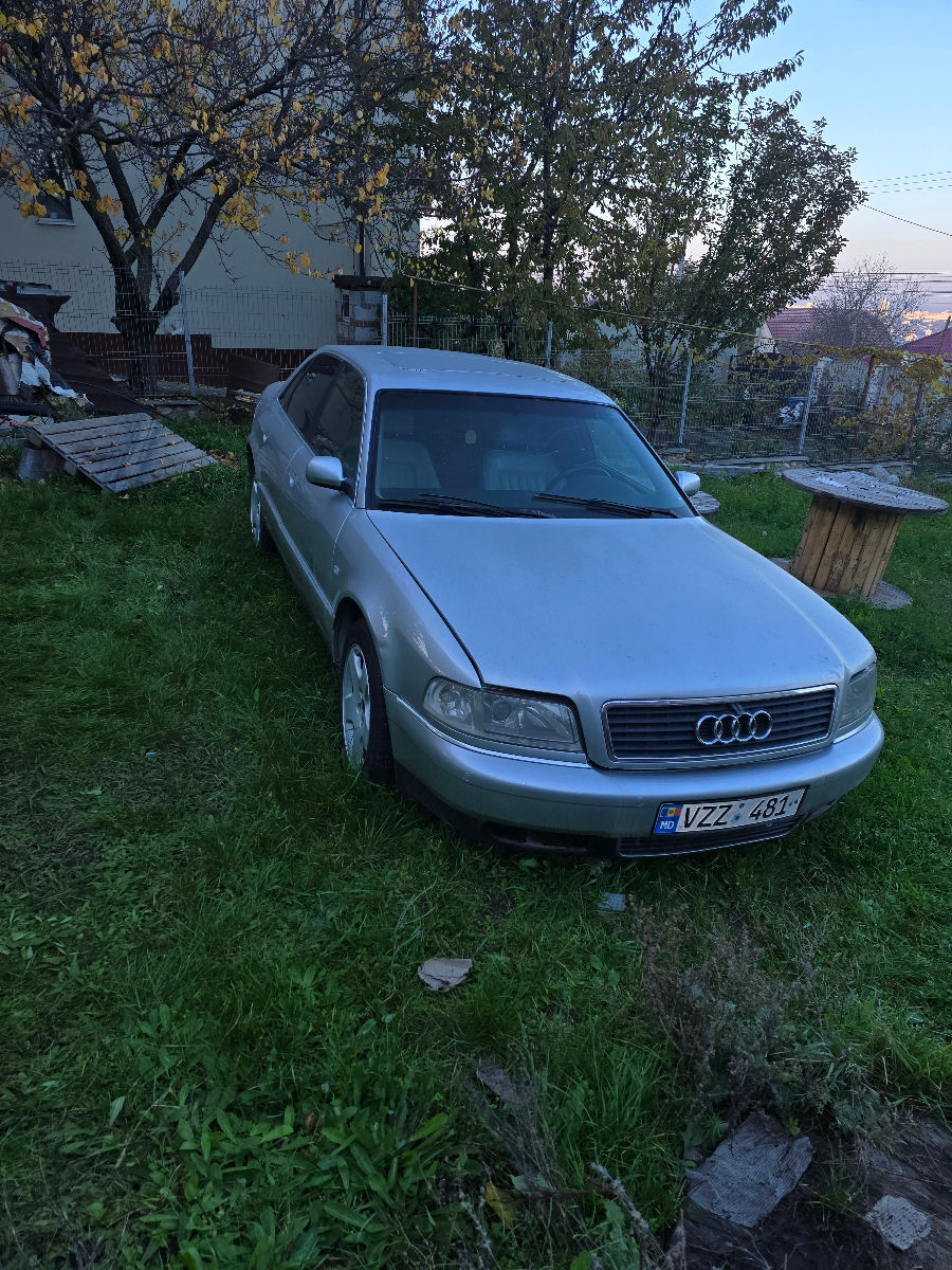 Audi A8 foto 0