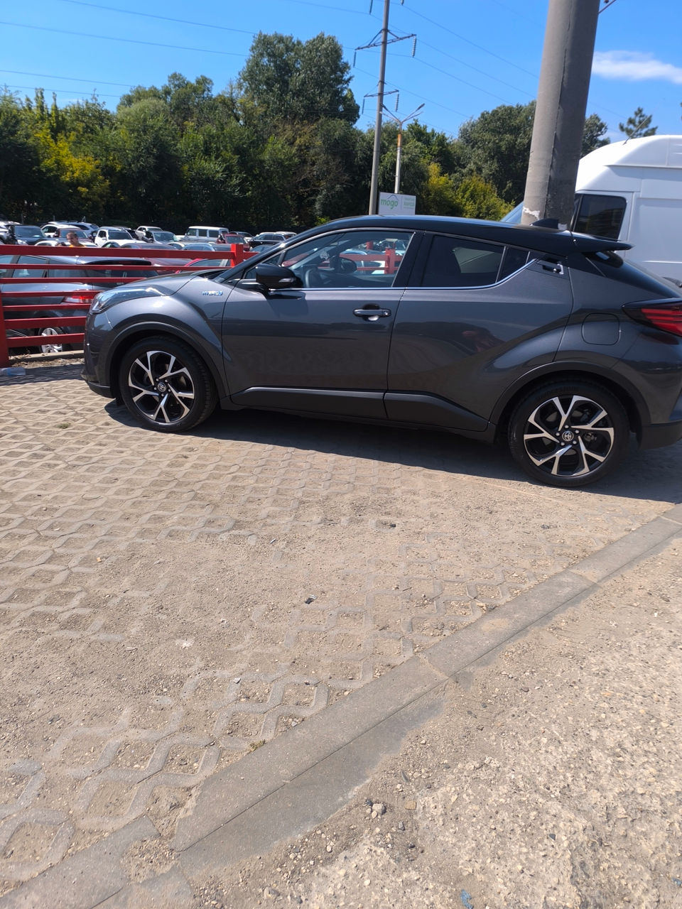 Toyota C-HR foto 0