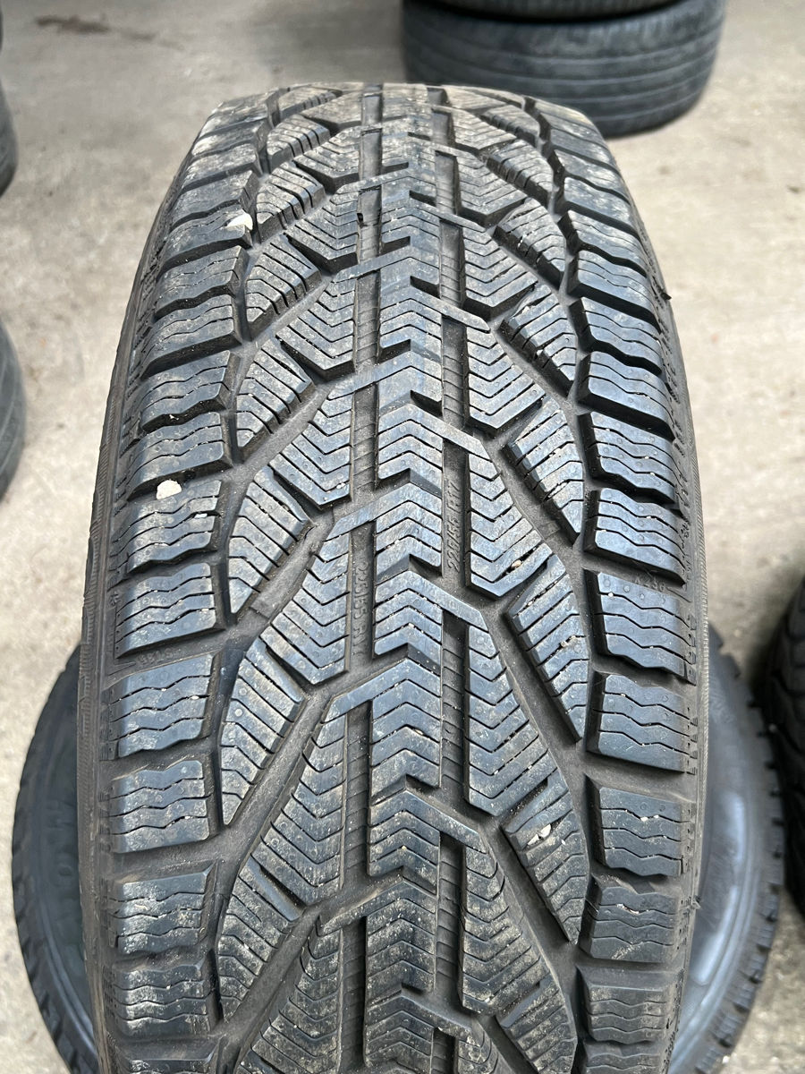 Продам 2 шины 225/55 R17 Riken Snow (Michelin Group) фото 2