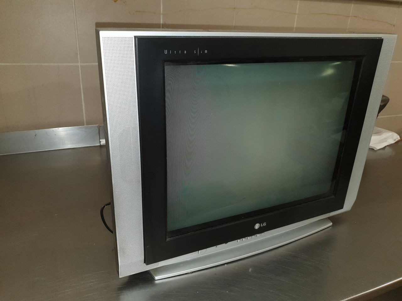 Телевизоры LG, диагональ 31см(300л) и 52см(400л).Не дорого!