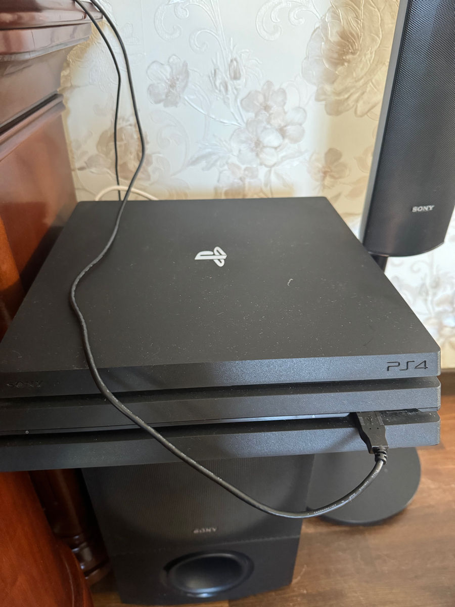 PS4 pro + PSVR + 4 gamepaduri foto 1