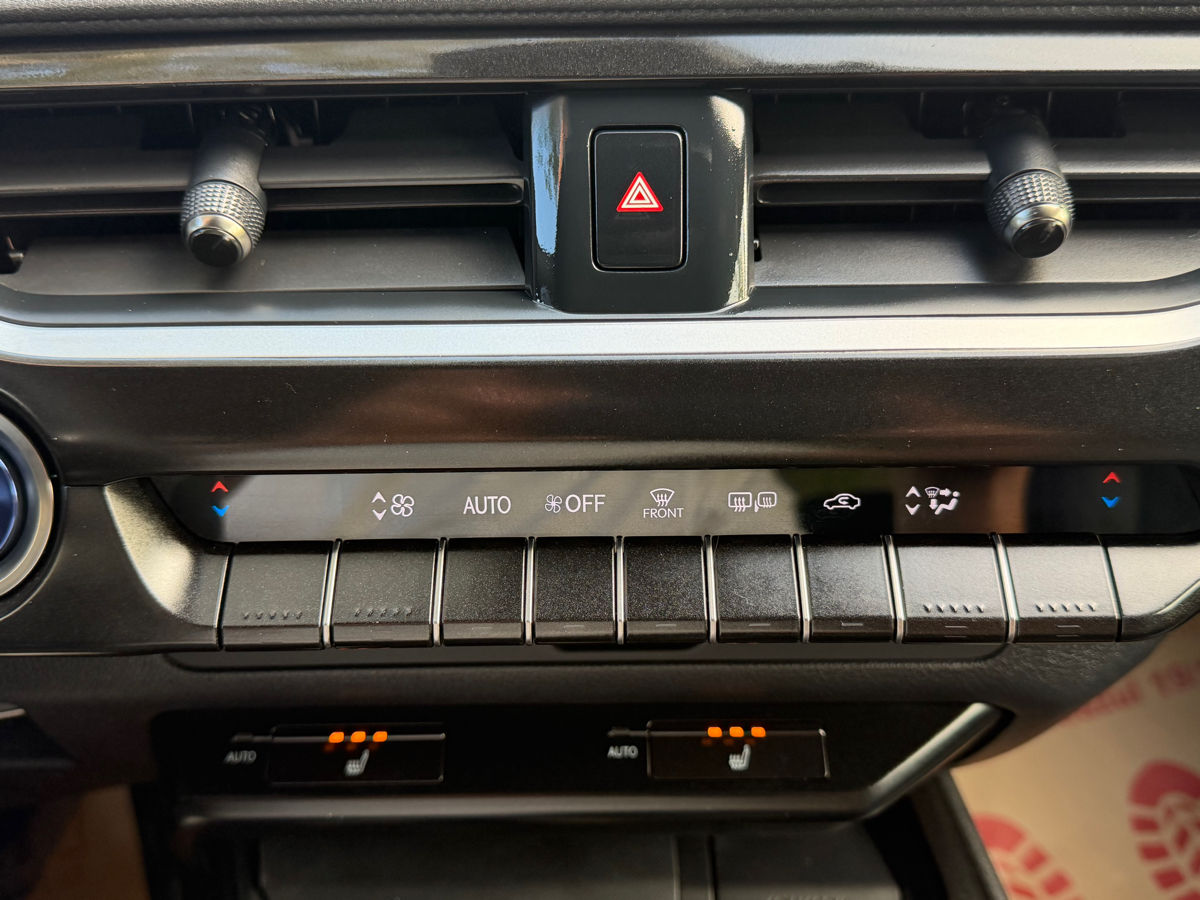 Lexus UX 2020 photo 19