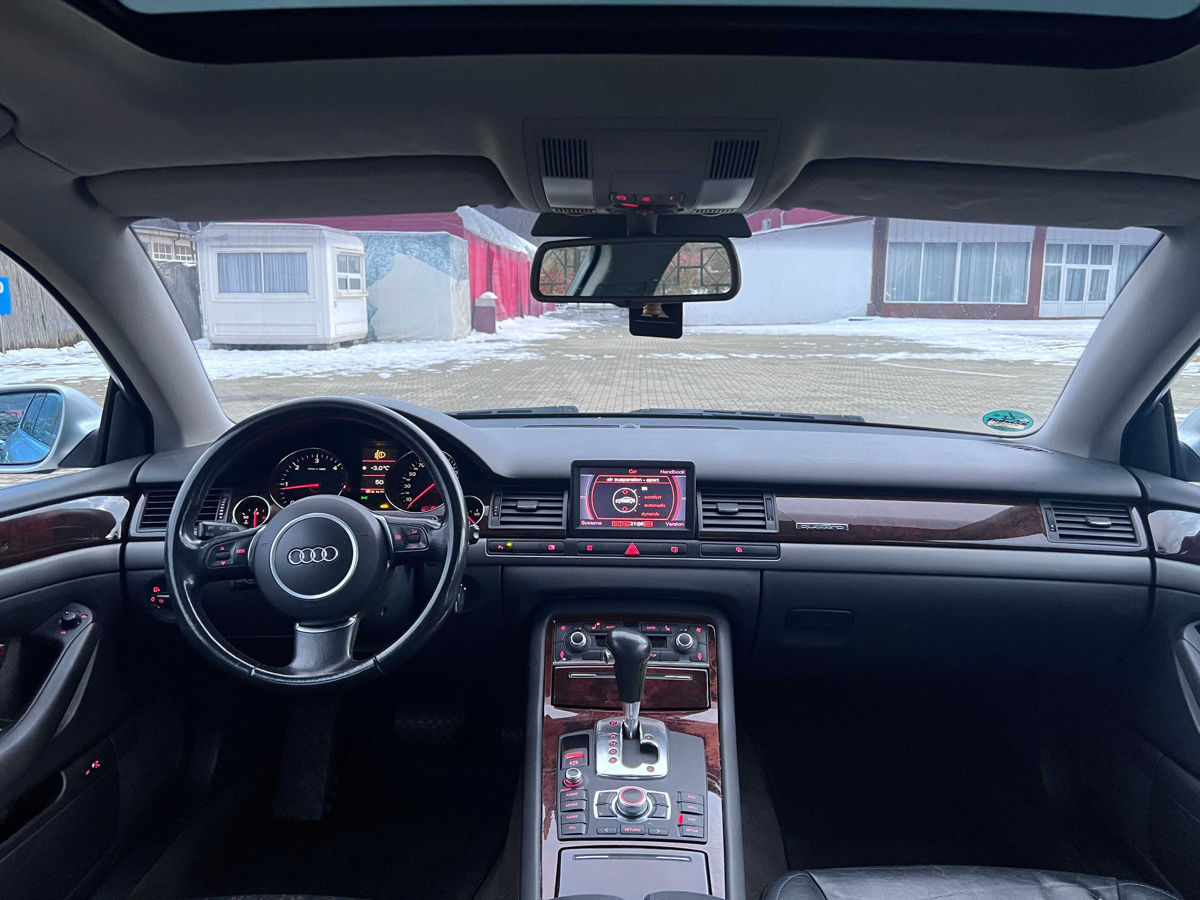 Audi A8 фото 7