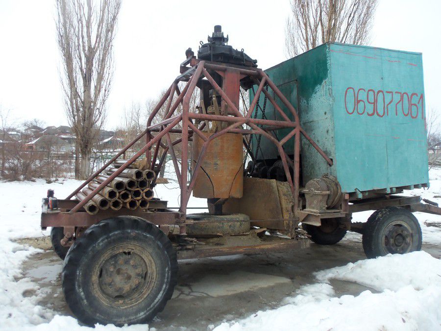 Бурим колодец машиной