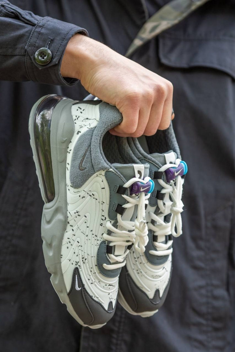 Nike Air Max 270 React Grey x Travis Scott foto 2