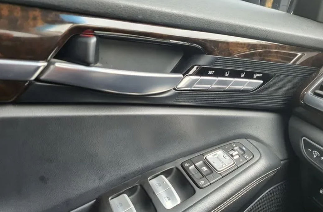 Genesis G90 foto 13
