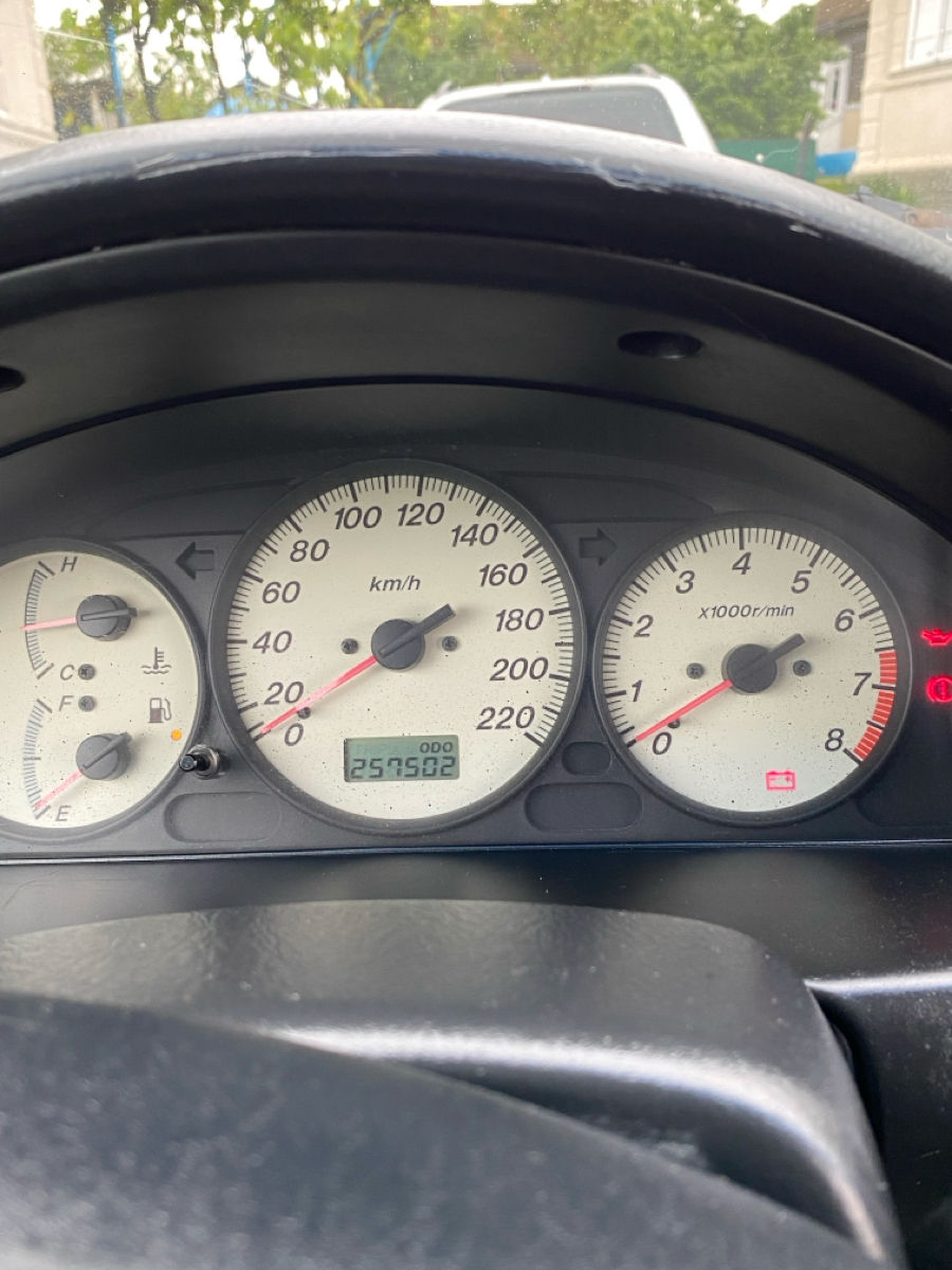 Mazda 323 фото 5