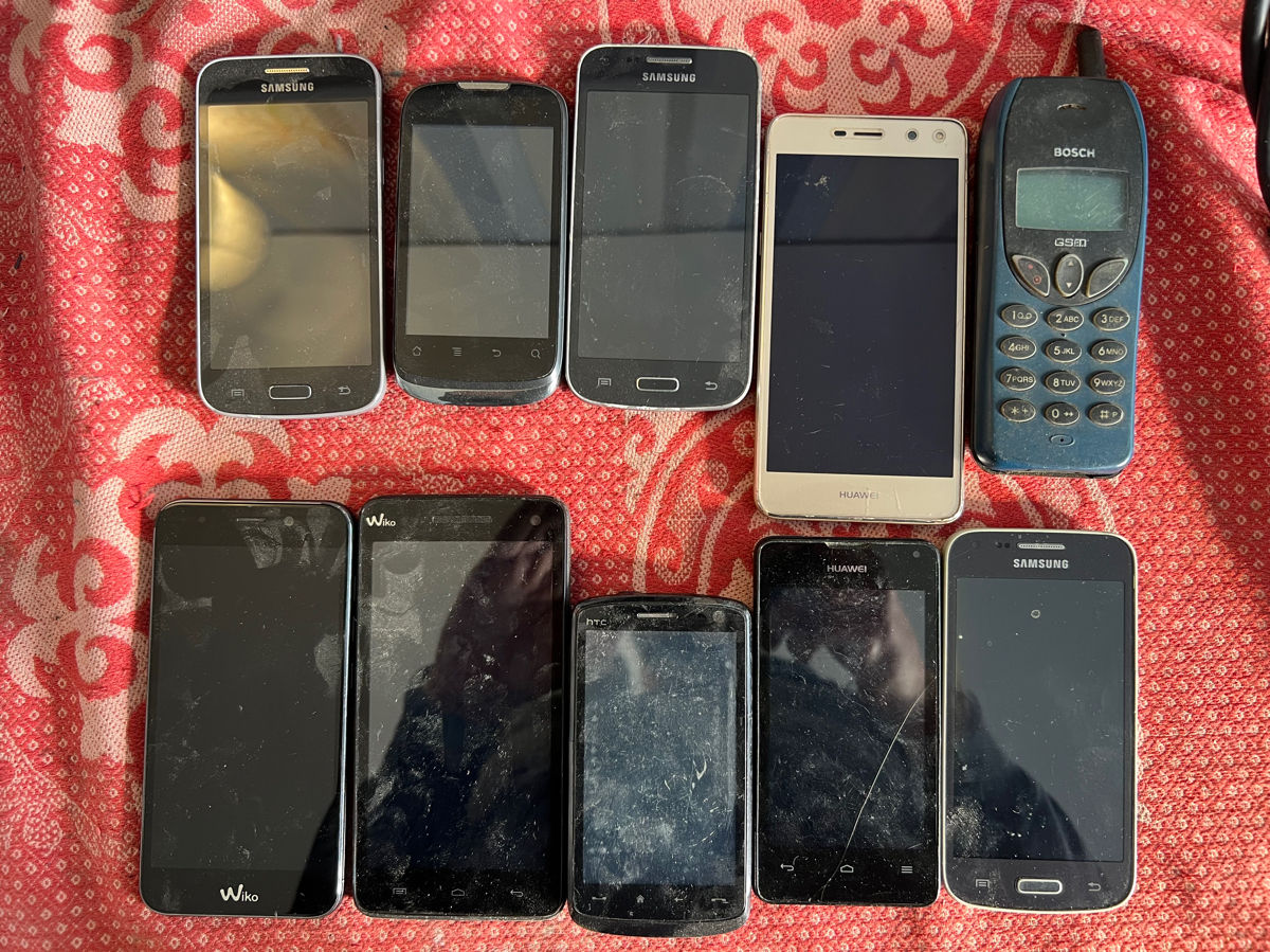 Vind 10 telefoane la piese - 300Lei foto 0