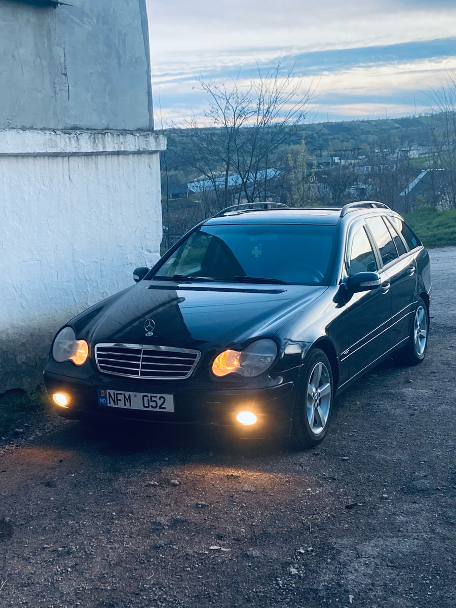 Mercedes C-Class 2003 г. с пробегом 350000 км, Газ / Бензин (пропан), 3700 €
