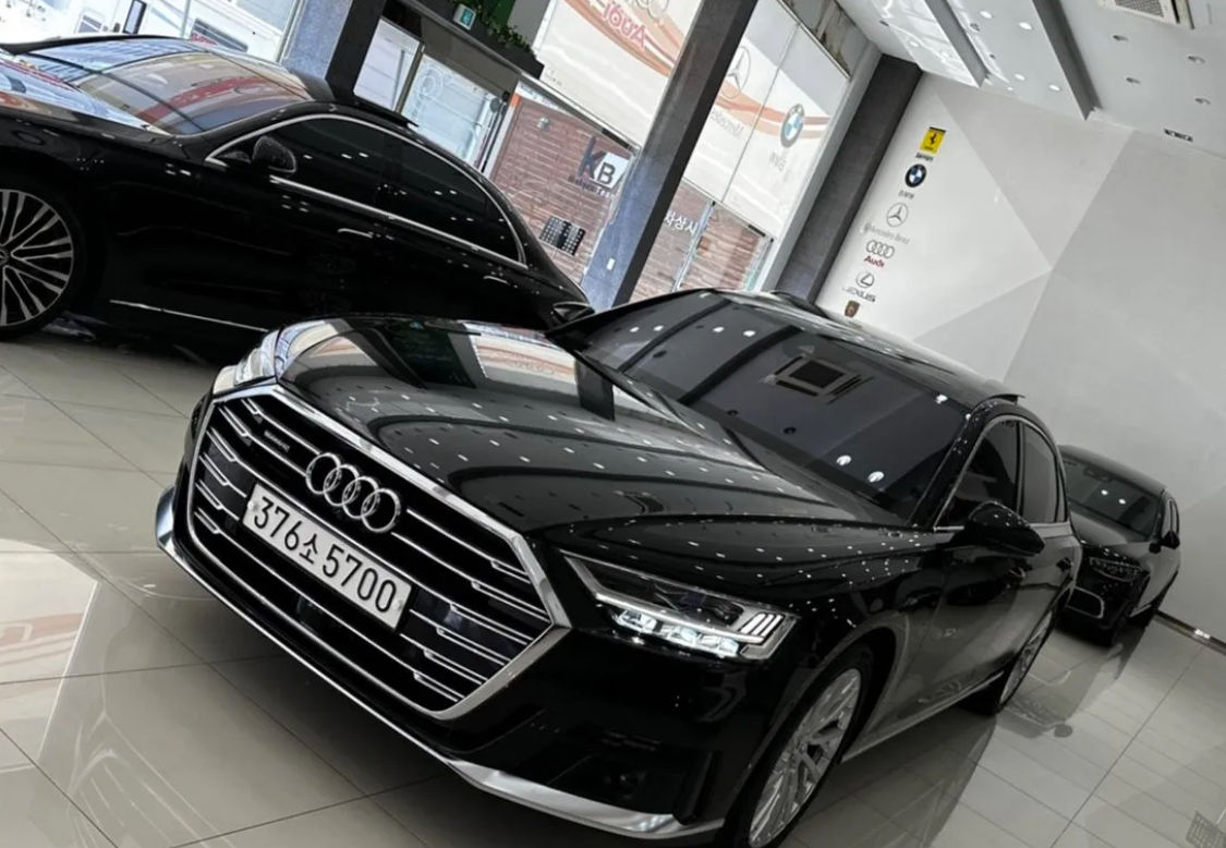 Audi A8 foto 0