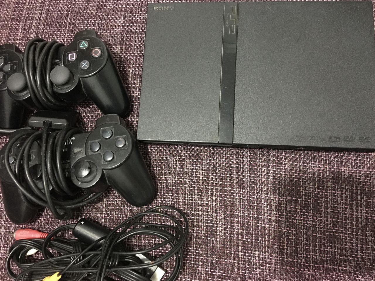 Продам PS2 Slim (30 игр + 2 джойстика)