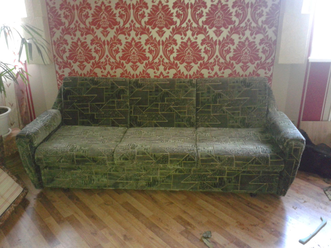 Старые советские диваны зеленые
