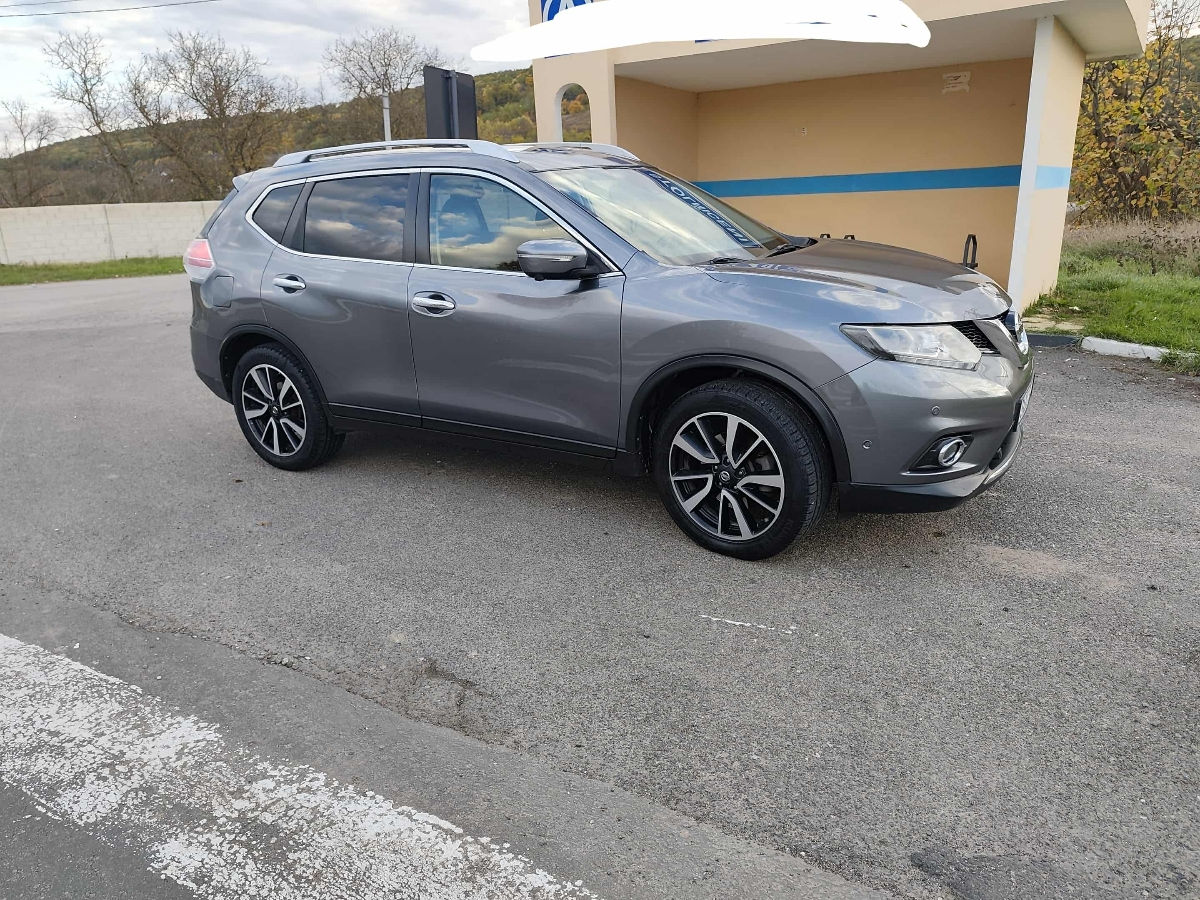 Nissan X-Trail 2015 г. с пробегом 220000 км, Дизель, 12500 €